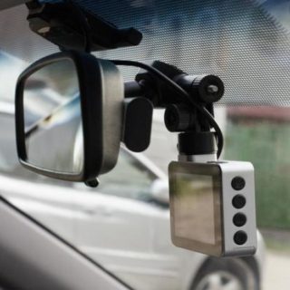 Безопасность на дороге. Как выбрать лучшие видеорегистраторы в форме зеркала?